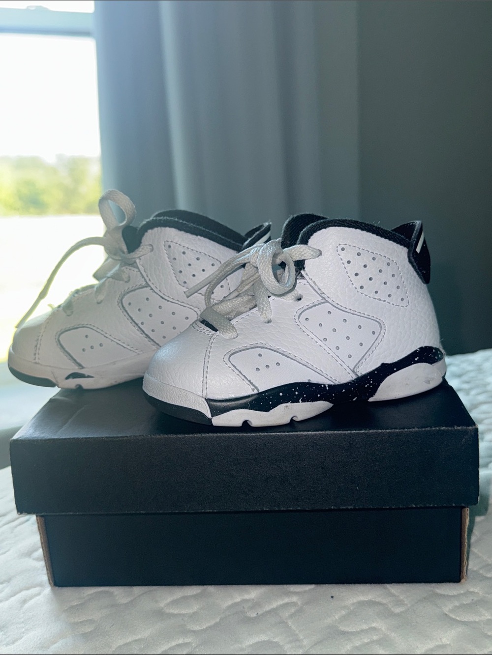 Jordan 6 Retro Kids Reverse Oreo - Picture 5 of 5